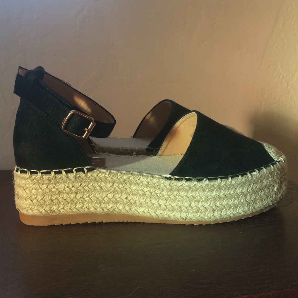 Black and Tan Sandal Wedges. Perfect summer shoe!!